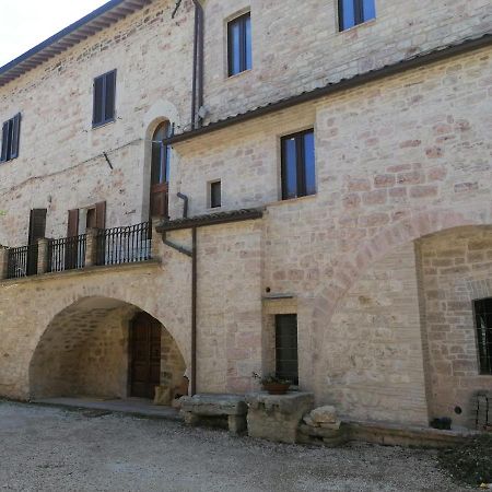 Assisi Hus Stanza Tripla In Appartamento Luaran gambar