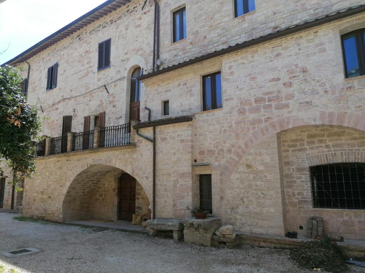 Assisi Hus Stanza Tripla In Appartamento Luaran gambar