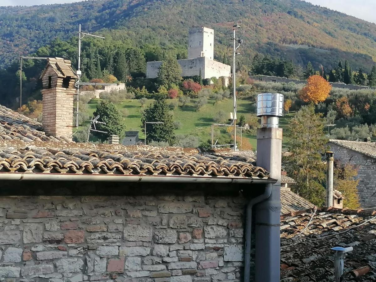 Assisi Hus Stanza Tripla In Appartamento Luaran gambar